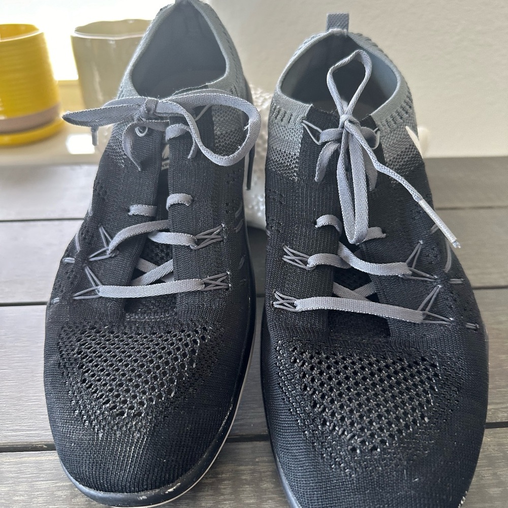 Nike women’s training flyknit sneakers size 10
